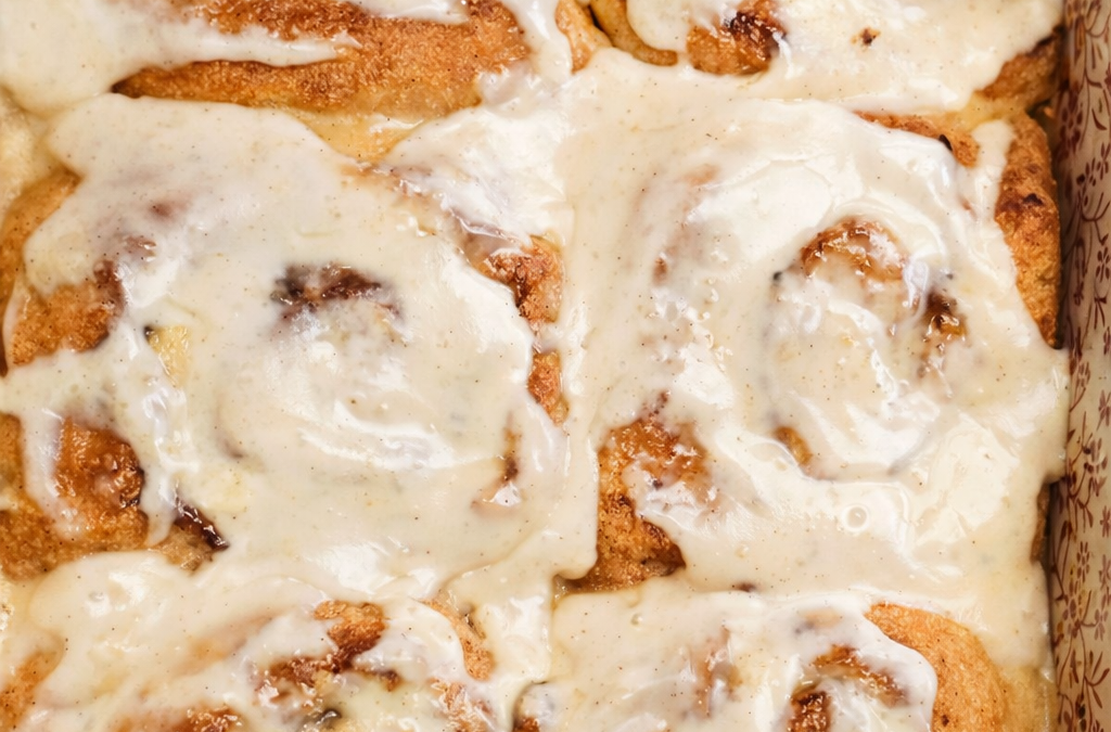 Kaneelirullid datlipasta ja vanillipudinguga